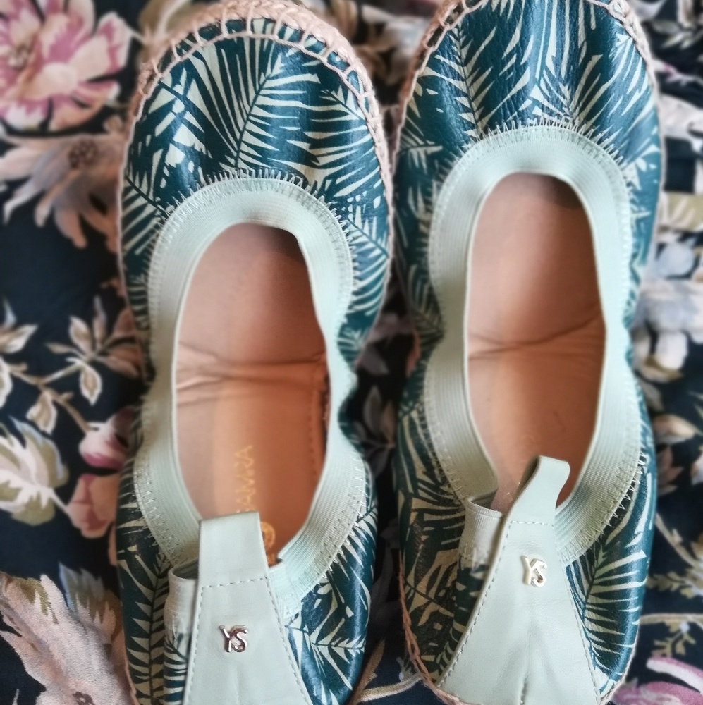 Yosi Samra flats Like New!